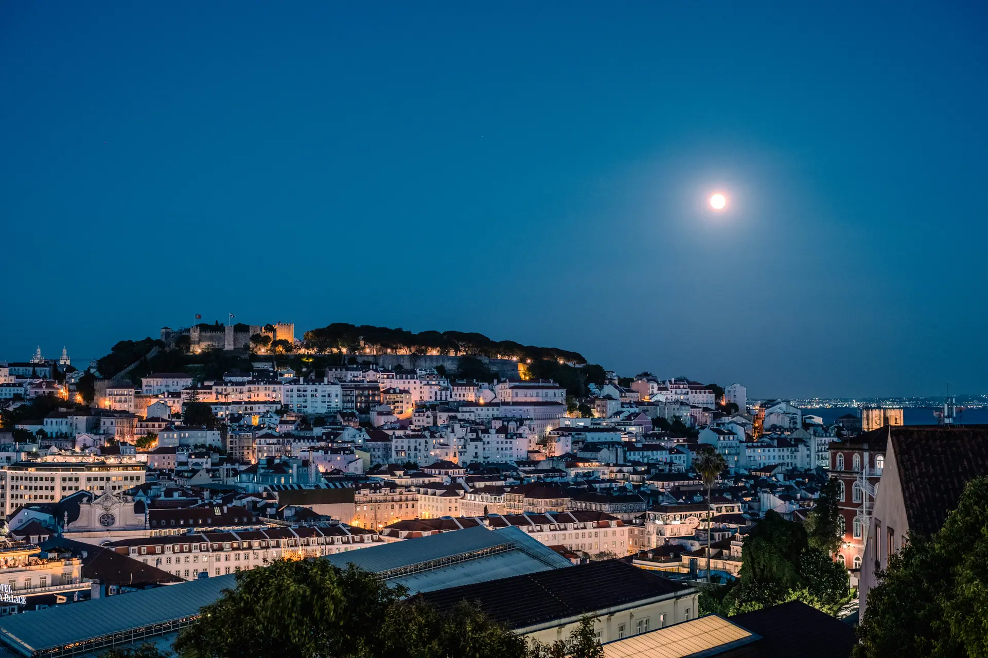 Lisboa Iluminada: Charme Noturno e Fado (3h)