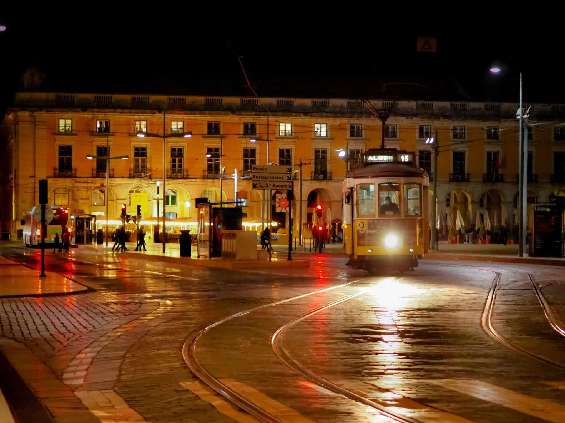 Lisboa Iluminada: Charme Noturno e Fado (3h) 2