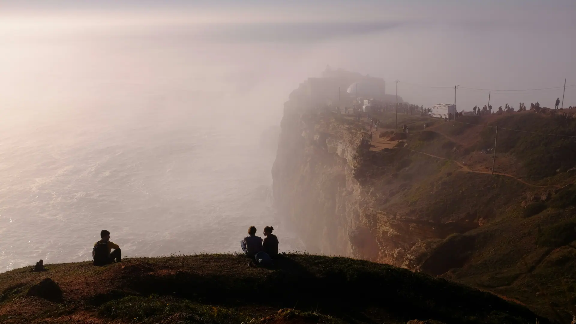 Nazaré & Óbidos: Ondas Gigantes e Charme Medieval