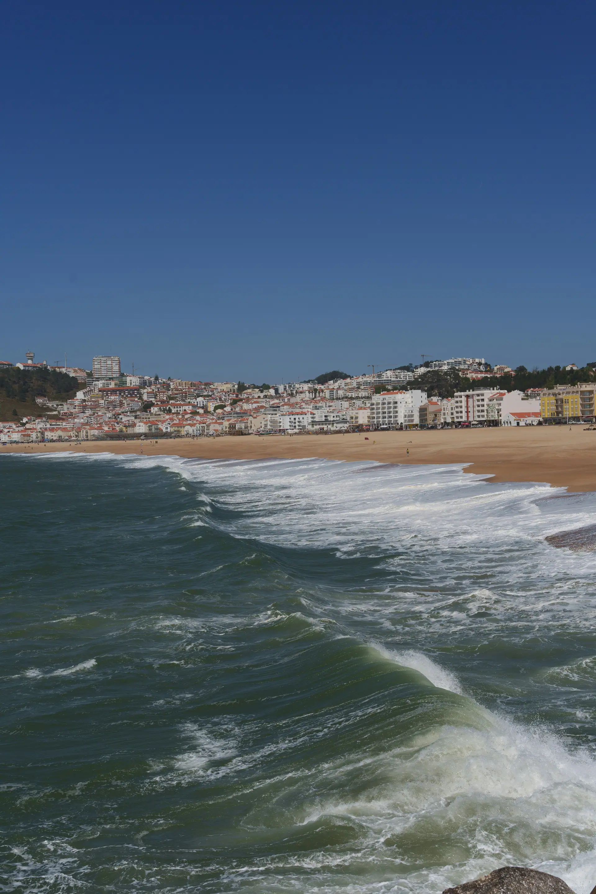 Nazaré & Óbidos: Ondas Gigantes e Charme Medieval 3